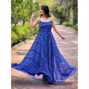 เดรสยาวพิมพ์ลายสีน้ำเงินสำหรับผู้หญิง สายเดี่ยว ทรงบาน - Product Image 2