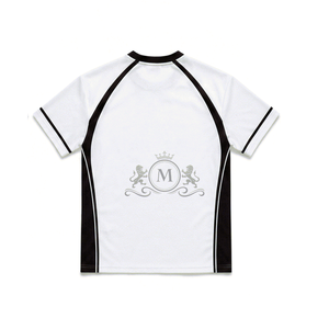 Maillot de football personnalisé pour homme, rouge, manches courtes, numéro 18, col rond, en maille polyester respirante, pour toutes les saisons - Product Image 3