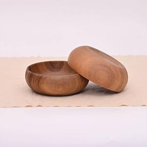 Bol à salade en bois massif rustique, best-seller, pour la cuisine ou la présentation de fruits et la présentation de collations, disponible à bon prix - Product Image 4