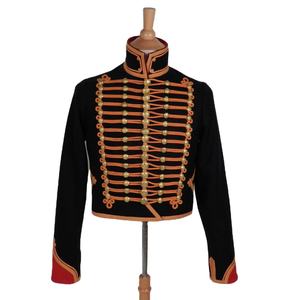 Chaqueta de Estilo Negro para Hombre, Cuello Alto, Manga Larga, Cierre de Botones, Detalles en Naranja, Bordado Dorado, Poliéster/Algodón Regular - Product Image 1