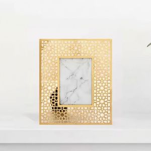 Cadre photo en métal et verre artisanal élégant, design vintage antique, parfait pour présenter de magnifiques souvenirs de famille. - Product Image 1