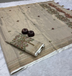 Sari de algodón suave de primera calidad con borlas y trabajo aari, sari de diseño artesanal étnico para uso festivo, proveedor mayorista de la India. - Product Image 5