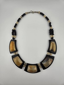 Collar de cuerno de búfalo de primera calidad con diseño de la paz, vintage, para mujer, color natural, pulido, para fiesta - Product Image 1