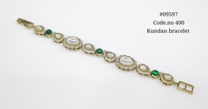 กำไลข้อมือ Kundan รุ่น 09598 ประดับทับทิมและลูกปัด ประดับด้วยเพชรคิวบิกเซอร์โคเนีย ชุบเมห์นดี ทองเหลือง เครื่องประดับสไตล์ชาติพันธุ์สำหรับผู้หญิงในงานแต่งงาน - Product Image 3