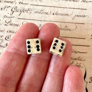 Juego de Dados DnD de 7 Piezas Hechos a Mano con Cuerno de Búfalo Vikingo Pulido, Hueso Natural, Blanco, Ecológico y de Origen Ético - Product Image 1