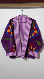 Blazer brodé artisanal, broderie florale vive jaune, rouge, bleu, vert, luxe, couche extérieure en velours royal - Product Image 4