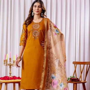 Ensemble Kurti droit de créateur avec dupatta en soie Chanderi – Tenue indienne de luxe pour l'exportation mondiale - Product Image 1