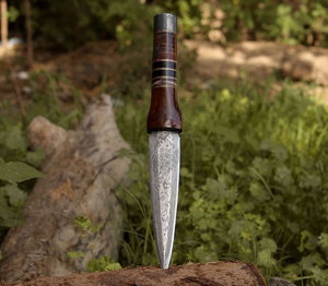 Couteau Damas artisanal de 10,5 pouces, 325 couches d'acier Damas, lame à double tranchant, manche en bois de rose et laiton, motif goutte de pluie - Product Image 2