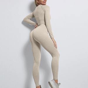 Conjunto de yoga premium para mujer con tela suave y elástica, ajuste transpirable y soporte sin costuras para entrenamientos, prácticas deportivas y comodidad durante todo el día. - Product Image 4
