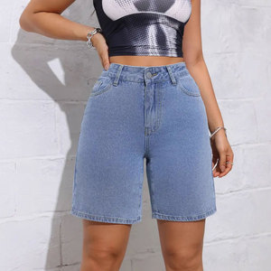 Short en jean bleu clair taille haute avec fermeture boutonnée, style décontracté, coupe classique, finition délavée - Product Image 4