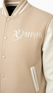 Chaqueta Varsity de Invierno Estilo Americano Premium, Unisex, con Capucha, Logotipo Frontal, Ecológica y Transpirable - Product Image 4