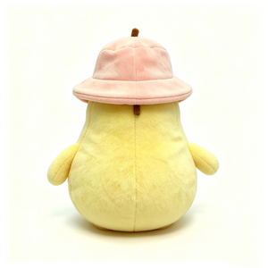Pera de peluche personalizada con cara sonriente bordada, Pera de peluche con sombrero de cubo rosa, Pera de peluche con detalle de tallo marrón - Product Image 4