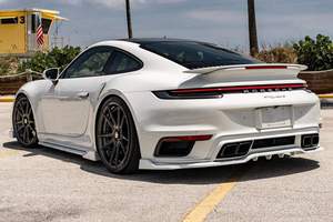 Porsche 911 Turbo S Coupé 2023 impecable, motor Flat-6 biturbo de 640 hp, tracción total, frenos de cerámica de carbono - Product Image 4