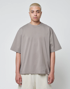 เสื้อยืดโอเวอร์ไซส์พรีเมียม ผ้าฝ้าย 100% เนื้อหนา ทรงหลวม ไหล่ตก พิมพ์ลายโลโก้ด้านหน้า  แบบเรียบ  สำหรับใส่ลำลอง สตรีทแวร์  ยูนิเซ็กส์ - Product Image 1