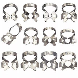 เครื่องมือดูแลสุขภาพช่องปาก แคลมป์ยางกันน้ำลายสำหรับทันตกรรม ทำจากสแตนเลส สำหรับฟันบนและฟันล่าง อุปกรณ์บูรณะฟัน ใช้แรงมือ รุ่นแบบใช้มือ - Product Image 1