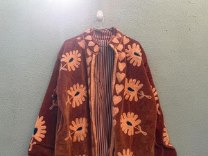 Chaqueta de terciopelo bordada para mujer, abrigo de invierno Suzani con estampado floral, chaqueta corta para festivales, regalo para ella - Product Image 4