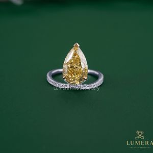 Anillo de Compromiso Solitario con Diamante Amarillo Tallado en Pera, Oro Blanco con Banda Pavé, Estilo Clásico para Mujer, Lumera Fancy - Product Image 1