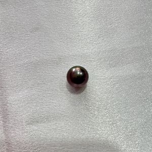 Un spécialement noir de couleur noire, mesurant 13 mm, orné de paillettes dorées, dégage une élégance enchanteuse et une beauté éblouissante. - Product Image 4