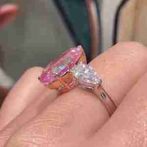 Anillo de Compromiso Vintage de Lujo, Oro Sólido de 14K, Diamante de Laboratorio Rosa en Forma de Pera de 6CT, VS1, Certificado IGI, Bañado en Rodio - Product Image 2