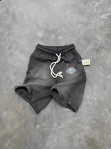 Shorts personnalisés haut de gamme effet vieilli avec design latéral perforé en molleton de coton premium coupe streetwear - Product Image 1