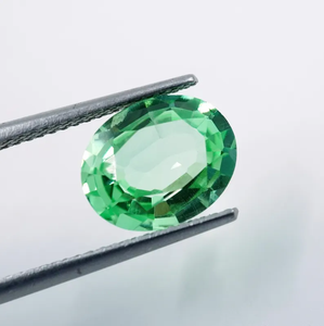 พลอยแซฟไฟร์สีเขียวเพาะเลี้ยงในห้องปฏิบัติการที่ได้รับการรับรองจาก HAYAAT GEMS น้ำหนัก 3.10 กะรัต รูปทรงวงรี (10x8x4 มม.) รุ่น N-154 สำหรับทำเครื่องประดับ ผลิตในอินเดีย - Product Image 3
