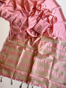 Sari traditionnel en soie Butta Tussar Slub de qualité supérieure, avec bordure intemporelle et tissage de designer, collection Heritage Nakashi Butta. - Product Image 2