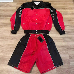 Ensemble homme sur mesure de haute qualité, coupe-vent deux pièces en polyester et nylon, avec fermeture éclair, short et survêtement - Product Image 1