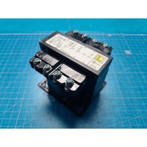 Square D 9070 Ser. Disjoncteur à déclenchement par shunt S30033-524-51, utilisé comme pièce détachée d'équipement semi-conducteur d'époque - Product Image 6