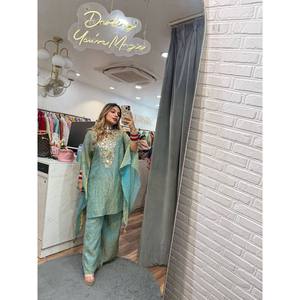 Conjunto de Top y Pantalón Elegante para Mujer, Ideal para Fiestas, con Detalles de Espejo para un Look Impresionante - Product Image 1