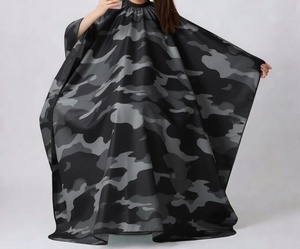 Bata de Barbero Impermeable Color Gris Camuflaje y Negro - Product Image 1