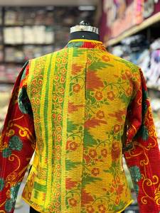 เสื้อแจ็คเก็ตผ้าส่าหรีงานแฮนด์เมดแบบควิลท์สั้น ลายดอกไม้โบฮีเมียน ผ้าฝ้าย 100% ระบายอากาศได้ดี คอตั้ง สไตล์วายทูเค สำหรับฤดูหนาว สไตล์ชาติพันธุ์ - Product Image 4