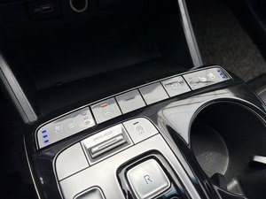 รถ SUV Tucson ปี 2022 สีเทาสะอาด รถมือสอง ทนทาน เครื่องยนต์ดีเซล รถอเนกประสงค์ ระบบกุญแจอัจฉริยะ LDWS เบาะนั่งแบบมีระบบทำความร้อนและระบายอากาศ 5 ที่นั่ง พวงมาลัยซ้าย - Product Image 5