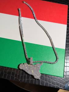 Colgante de mapa de moissanita con incrustaciones de plata de ley 925, corte brillante redondo, engaste de garra, estilo hip-hop, chapado en rodio, joyería unisex - Product Image 2