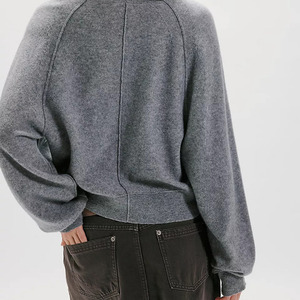 Pull en tricot à col en V gris pour femme avec logo personnalisé, boutons sur le devant, manches longues, pull décontracté pour l'automne, pull en tricot Henley - Product Image 2