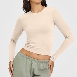 T-shirt personnalisé pour femme à manches longues, col rond, vêtement de sport yoga, haut uni ajusté pour la gym, le fitness, la course et l'entraînement - Product Image 5