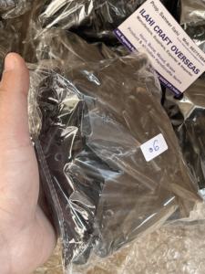 Boutons à bascule en corne polie à 2 trous, durables et écologiques, en gros pour la Saint-Valentin et les fabricants de vêtements de graduation - Product Image 2