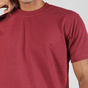 เสื้อยืดแขนสั้นมีฮู้ดสีแดงล้วนสำหรับเด็กผู้ชาย Oye Hoye International พร้อมกางเกงเข้าชุด ชุดลำลอง ระบายอากาศได้ดี ผลิตจากโพลีเอสเตอร์ 100% - Product Image 6