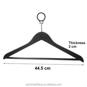 Perchas de madera para ropa con logotipo grabado, tipo gancho antideslizante para uso en armarios, estilo clásico - Product Image 2