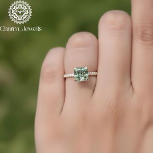 Bague de fiançailles unisexe en moissanite plaqué or jaune, taille coussin, sertie à griffes, style classique, certifiée IGI, 3g - Product Image 5