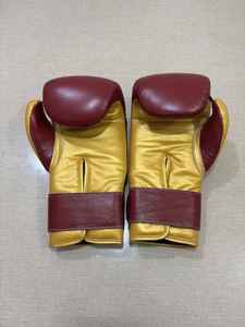 Équipement d'entraînement professionnel de Muay Thai et de kickboxing 2026, gants de boxe en cuir rouge et or, meilleur choix pour les arts martiaux - Product Image 5