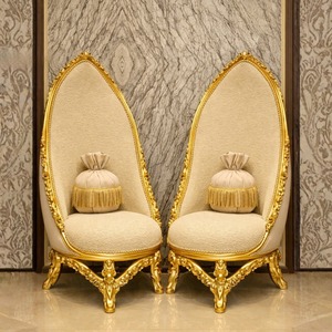 Chaise à baldaquin en teck doré de style baroque français moderne avec tabouret, ensemble de baldaquin sculpté personnalisable et durable pour salon de luxe - Product Image 2