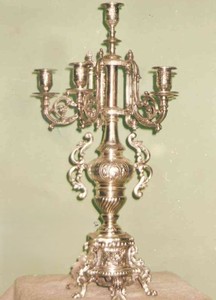 Candelabro de Latón Ornamentado, Elegante Portavelas de Siete Brazos, Centro de Mesa Duradero para Decoración del Hogar - Product Image 3