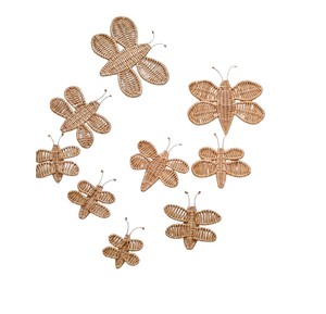 Adorno de pared de ratán con diseño de abeja y mariposa para dormitorio de niña, hecho con material vegetal natural, decoración infantil. - Product Image 3