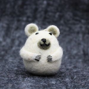 Figura Decorativa de Oso Polar Blanco de Fieltro, Hecho a Mano por Kriti Craft (Modelo PCD3333) - Product Image 3
