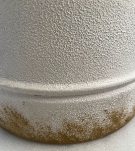 Jardinière en fer unique avec finition texturée blanche pour pots de fleurs décoratifs, élégante pour l'intérieur, l'extérieur, le jardin, le balcon et la décoration de la maison - Product Image 4