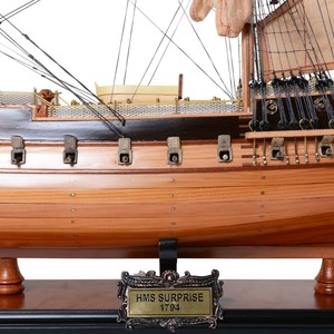 Figura de fragata de la Marina Real HMS Surprise, modelo Medium Admiral Line, construida a mano, 70 cm de largo x 21 cm de ancho x 68 cm de alto. - Product Image 4