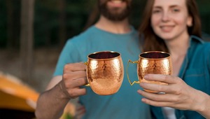 Grande tasse à eau contemporaine en cuivre martelé |   Ustensile de rangement portable pour usage domestique - Product Image 5
