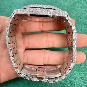 Montre de luxe pour homme avec accents en moissanite, montre à quartz exécutive pour un style élégant, montre à quartz de haute qualité - Product Image 5