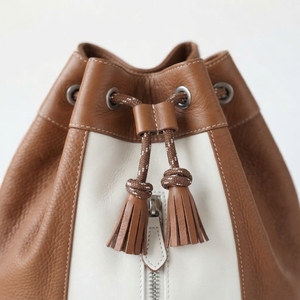 Sac à dos pliable en cuir avec cordon de serrage et doublure en polyester - Imperméable et grande capacité pour hommes et femmes, idéal pour les voyages et l'entraînement - Product Image 3