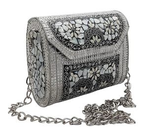 Pochette en laiton pour femme, prix abordable, pochette de soirée en métal faite à la main pour les fêtes, les mariages et les occasions festives - Product Image 1